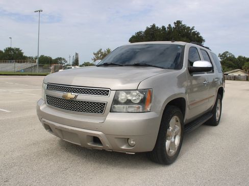 Used 2007 Chevrolet Tahoe LTZ w/ LTZ Preferred Equipment Group RWD image 2