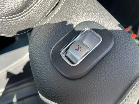 Used 2024 Mercedes-Benz GLS 450 4MATIC image 27