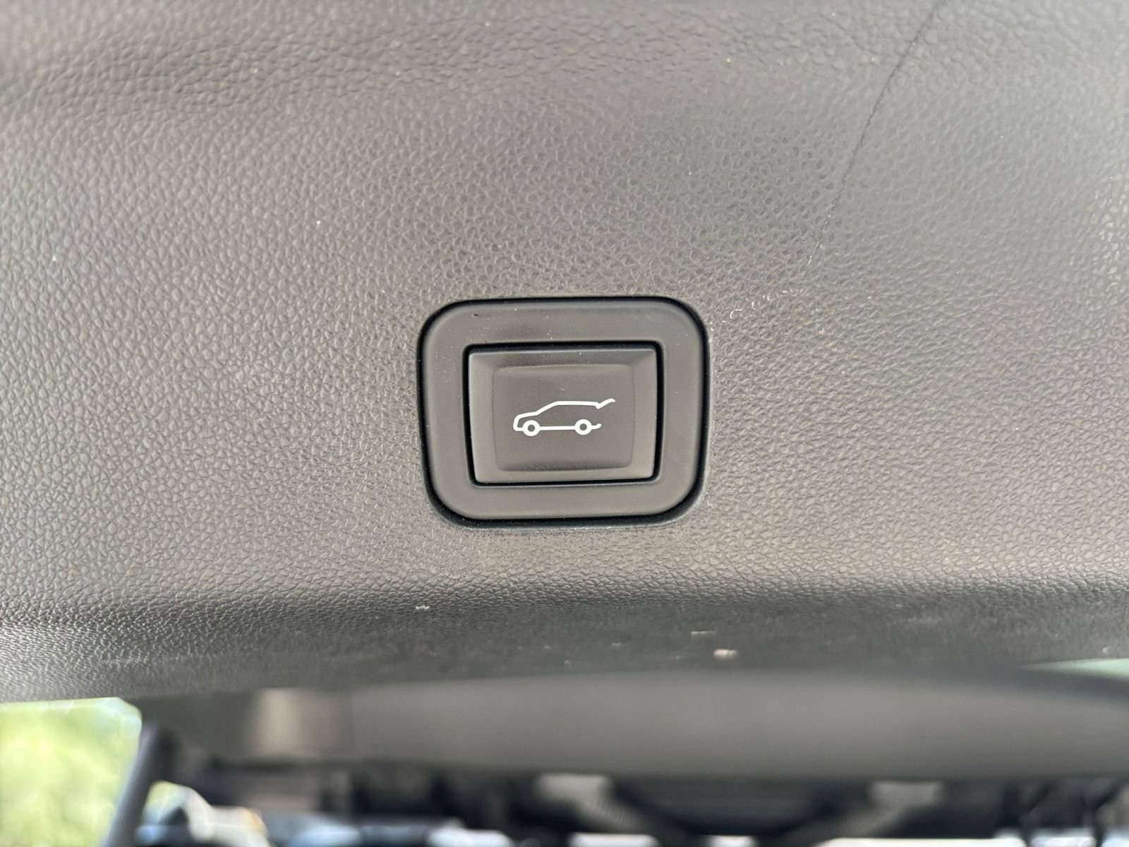 Used 2023 Chevrolet Tahoe Premier AWD/4WD image 34