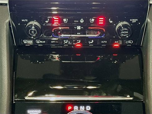 New 2025 Jeep Grand Cherokee Limited w/ Luxury Tech Group II image 10