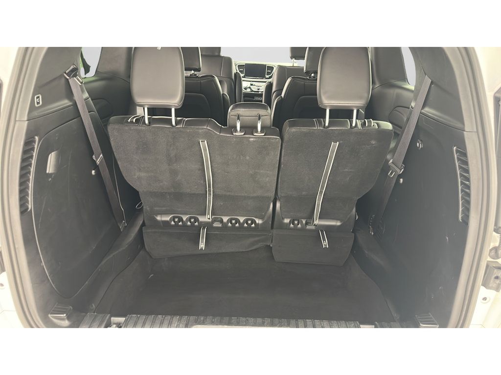 Used 2025 Chrysler Pacifica Select FWD image 20