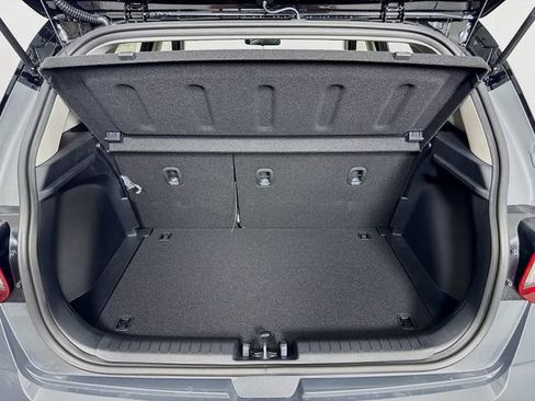Used 2025 Hyundai Venue Limited FWD image 38