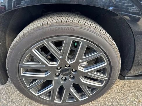 Used 2026 GMC Yukon XL Denali Ultimate w/ LPO, Floor Liner Package AWD/4WD image 18