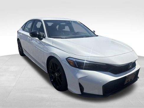 Used 2025 Honda Civic Sport image 4