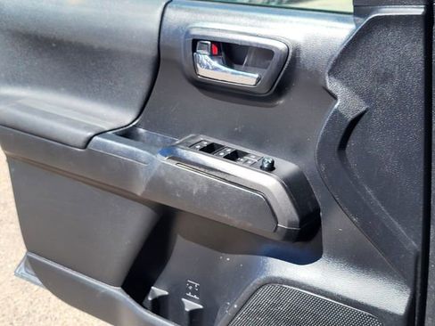 Used 2019 Toyota Tacoma TRD Off-Road image 10