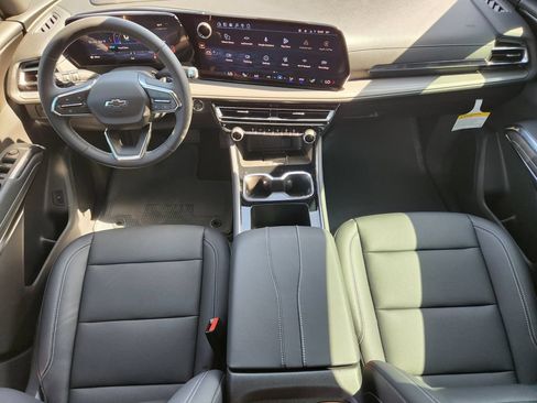New 2027 Chevrolet Traverse LT w/ Midnight/Sport Edition FWD image 17
