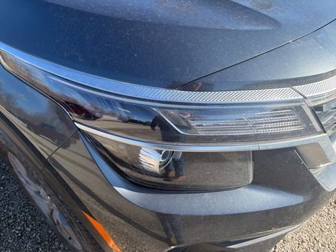 Used 2023 Kia Seltos S w/ Navigation Package image 8