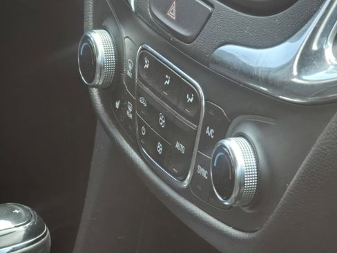 Used 2019 Chevrolet Equinox LT image 17