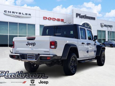 Used 2020 Jeep Gladiator Sport image 5
