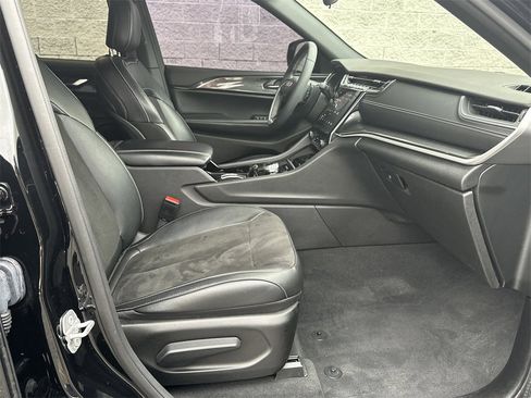 Used 2023 Jeep Grand Cherokee L Laredo image 13