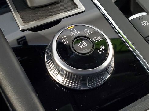 Used 2023 Mitsubishi Outlander SE image 27