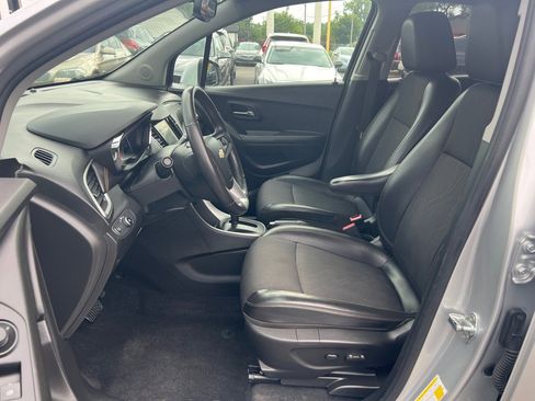 Used 2018 Chevrolet Trax LT w/ LT Convenience Package image 19