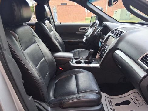 Used 2013 Ford Explorer XLT FWD image 14