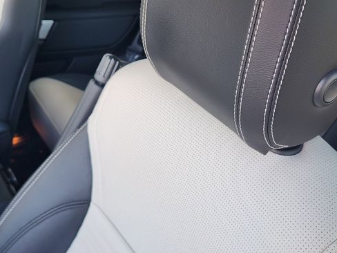 Certified 2023 Land Rover Discovery S R-Dynamic image 16