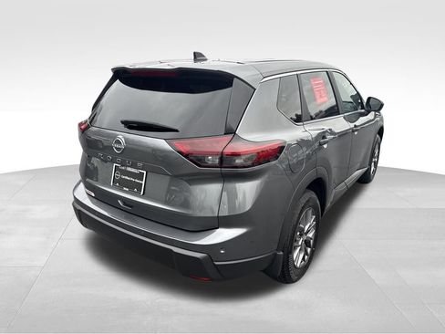 Used 2025 Nissan Rogue S image 6