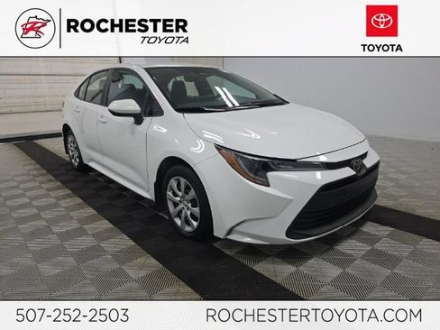 Used 2025 Toyota Corolla LE FWD image 1