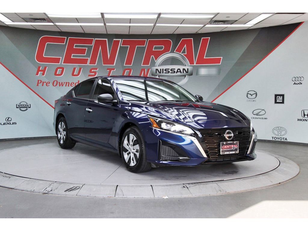 Certified 2024 Nissan Altima 2.5 S FWD image 1
