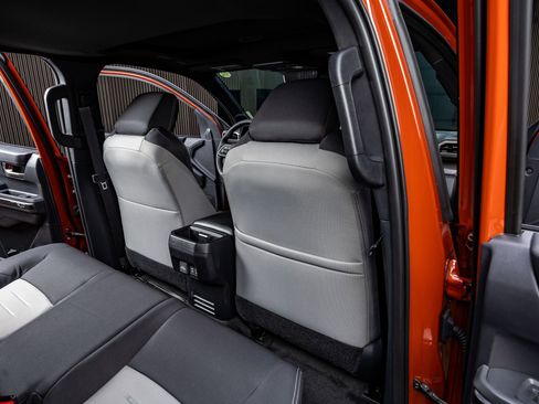 Used 2025 Toyota Tacoma TRD Off-Road image 32