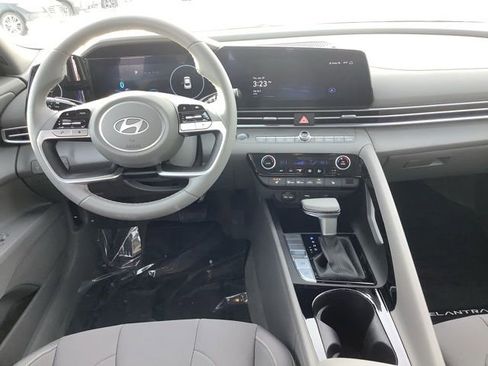 Certified 2024 Hyundai Elantra SEL w/ Convenience Package image 10