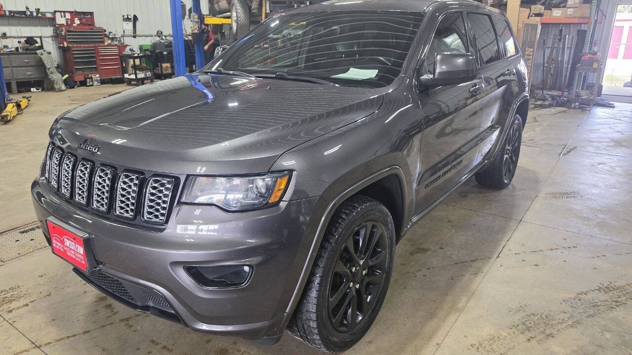 Used 2018 Jeep Grand Cherokee Altitude AWD/4WD image 4