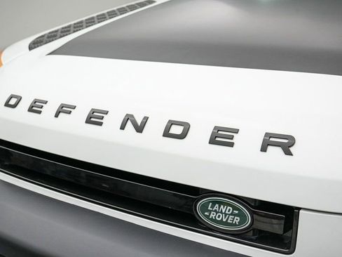 Used 2023 Land Rover Defender 90 X-Dynamic SE image 13