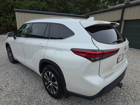 Certified 2020 Toyota Highlander XLE AWD/4WD image 4