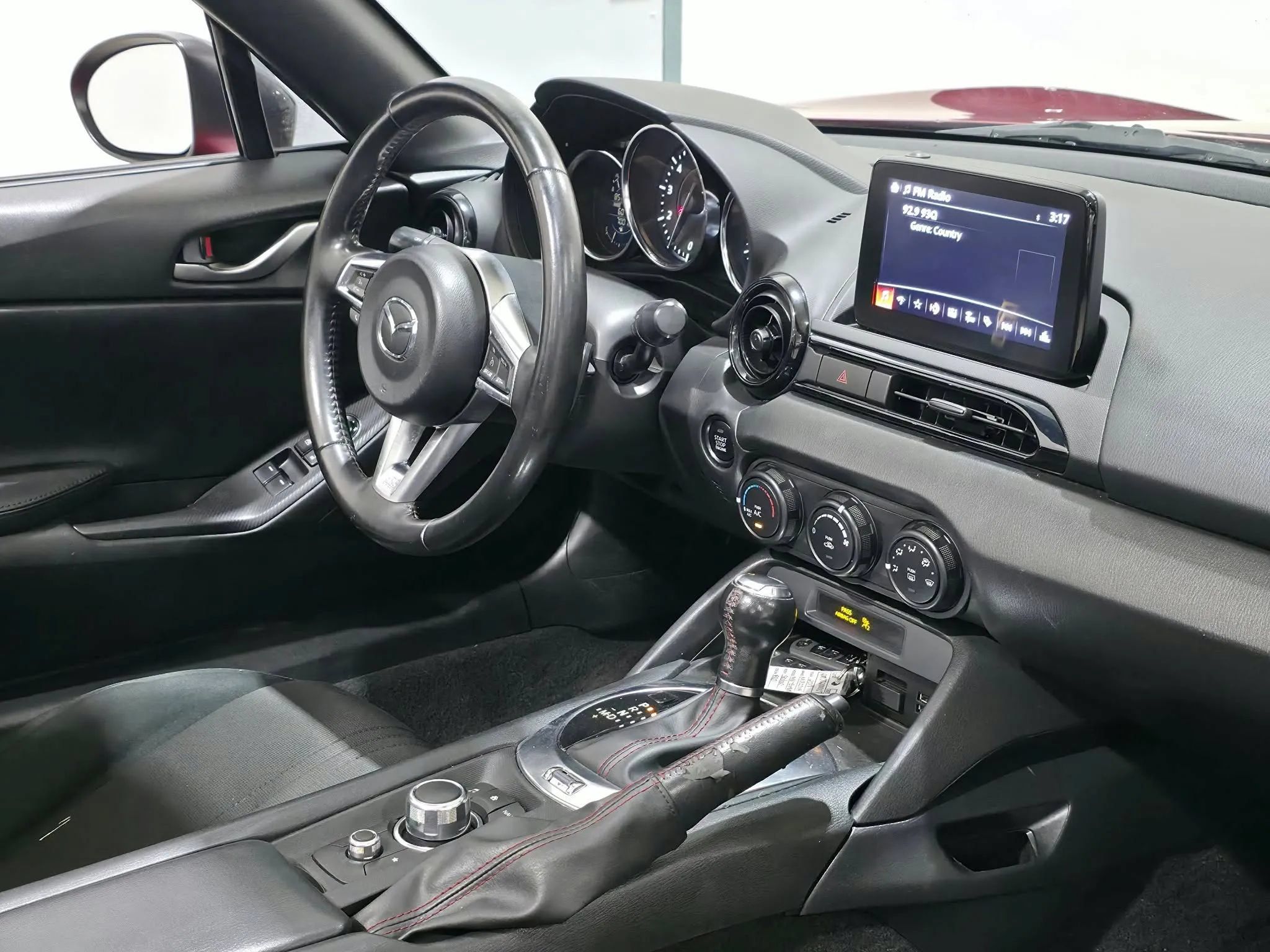 Used 2018 MAZDA MX-5 Miata Sport RWD image 13