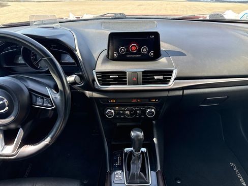 Used 2018 MAZDA MAZDA3 Grand Touring image 17