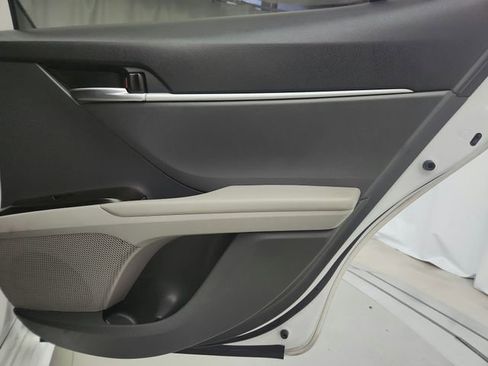 Used 2022 Toyota Camry SE w/ Cold Weather Package image 31