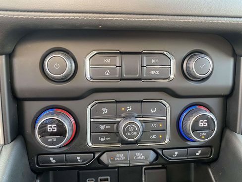 Used 2022 Chevrolet Tahoe LT w/ Luxury Package image 26