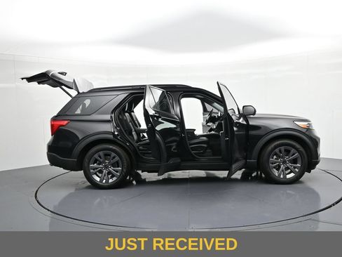 Certified 2022 Ford Explorer XLT w/ Equipment Group 202A RWD image 30