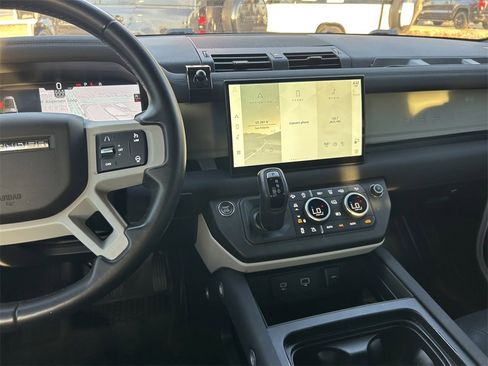 Used 2023 Land Rover Defender 130 X-Dynamic SE image 19