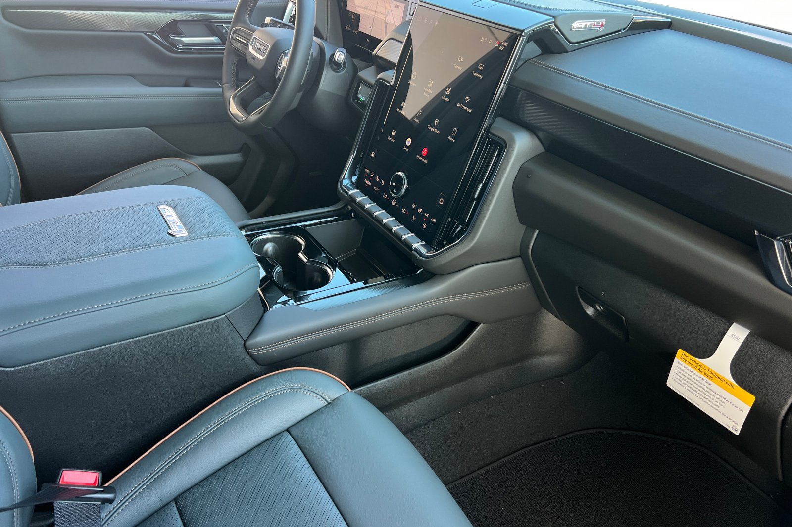 New 2026 GMC Yukon XL AT4 AWD/4WD image 18
