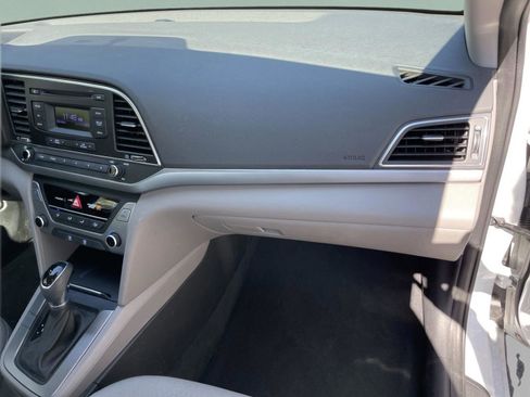 Used 2017 Hyundai Elantra SE image 18