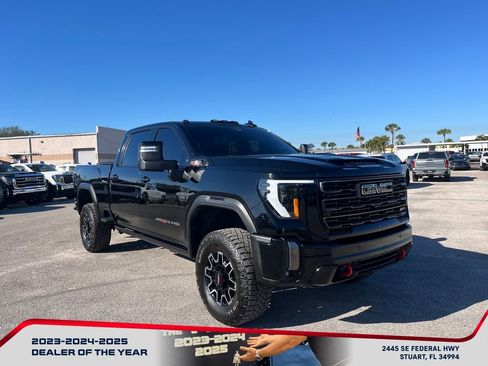 Used 2024 GMC Sierra 2500 AT4X image 2