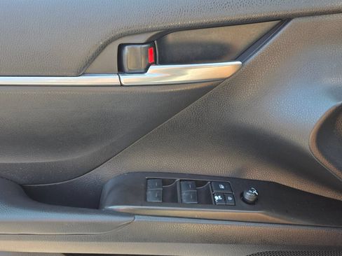 Used 2022 Toyota Camry SE w/ Convenience Package FWD image 29