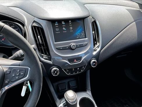Used 2017 Chevrolet Cruze LT FWD image 14