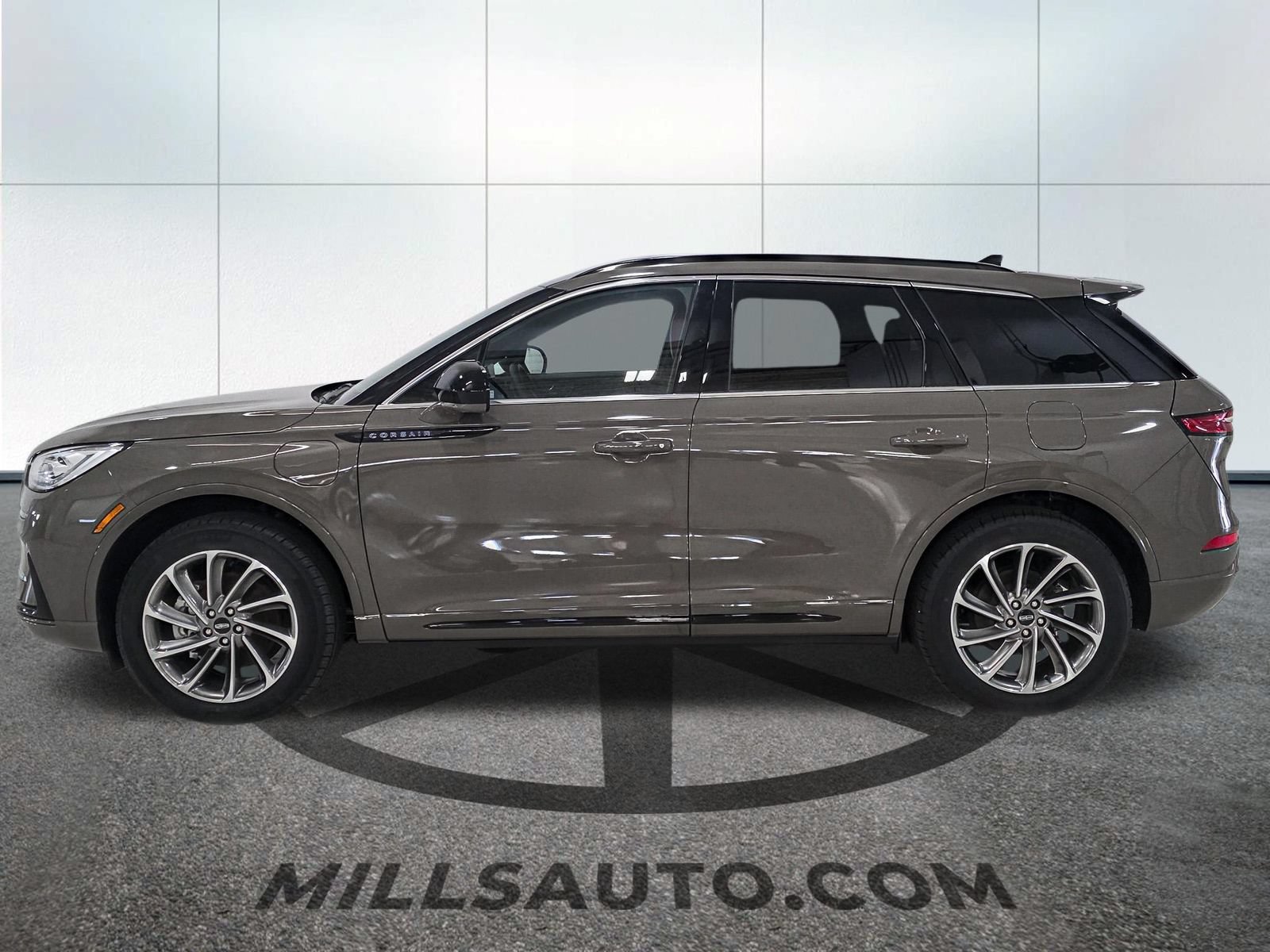 New 2025 Lincoln Corsair Grand Touring AWD/4WD image 3