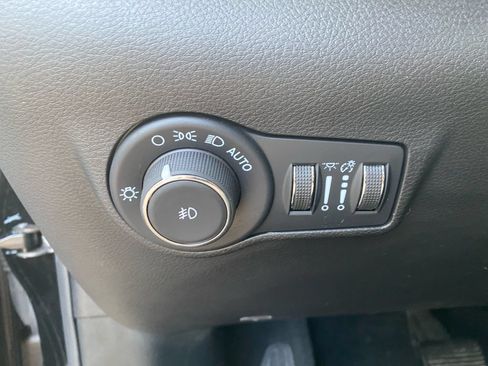 Used 2025 Jeep Compass Limited w/ Elite Group AWD/4WD image 23