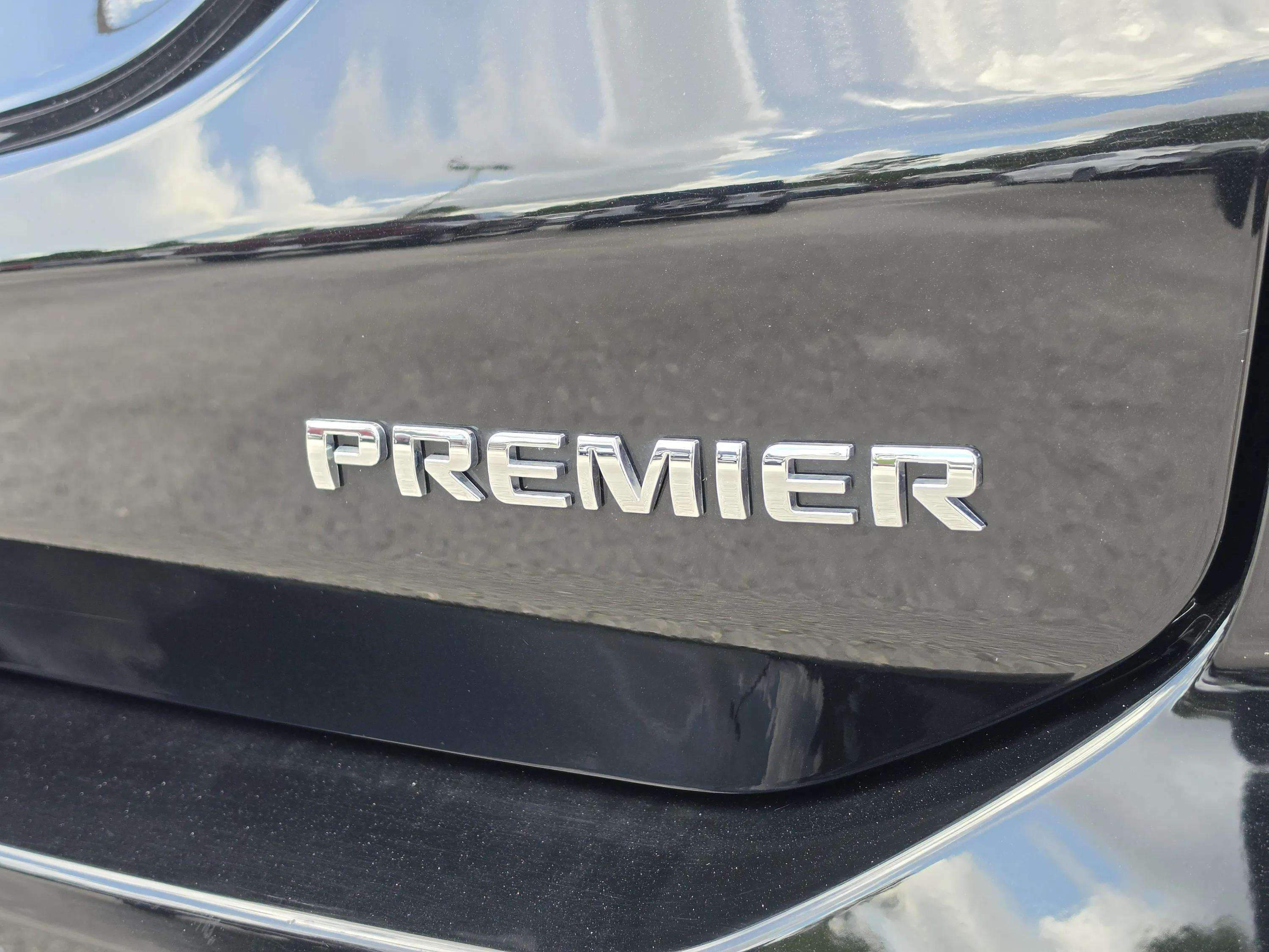 Used 2024 Chevrolet Equinox Premier FWD image 17