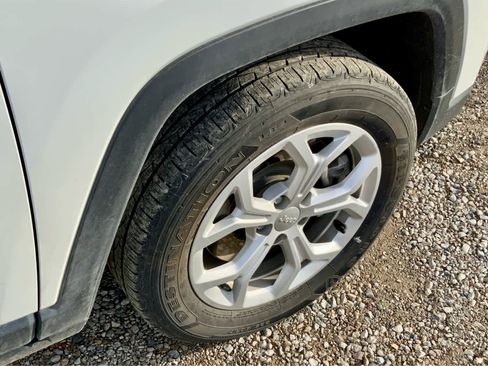 Used 2024 Jeep Compass Latitude image 16