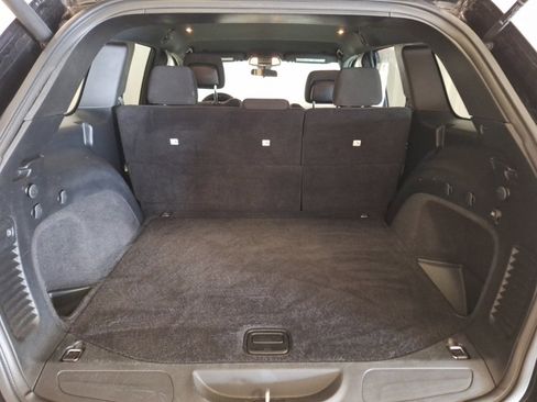 Used 2019 Jeep Grand Cherokee Laredo w/ Security & Convenience Group image 23