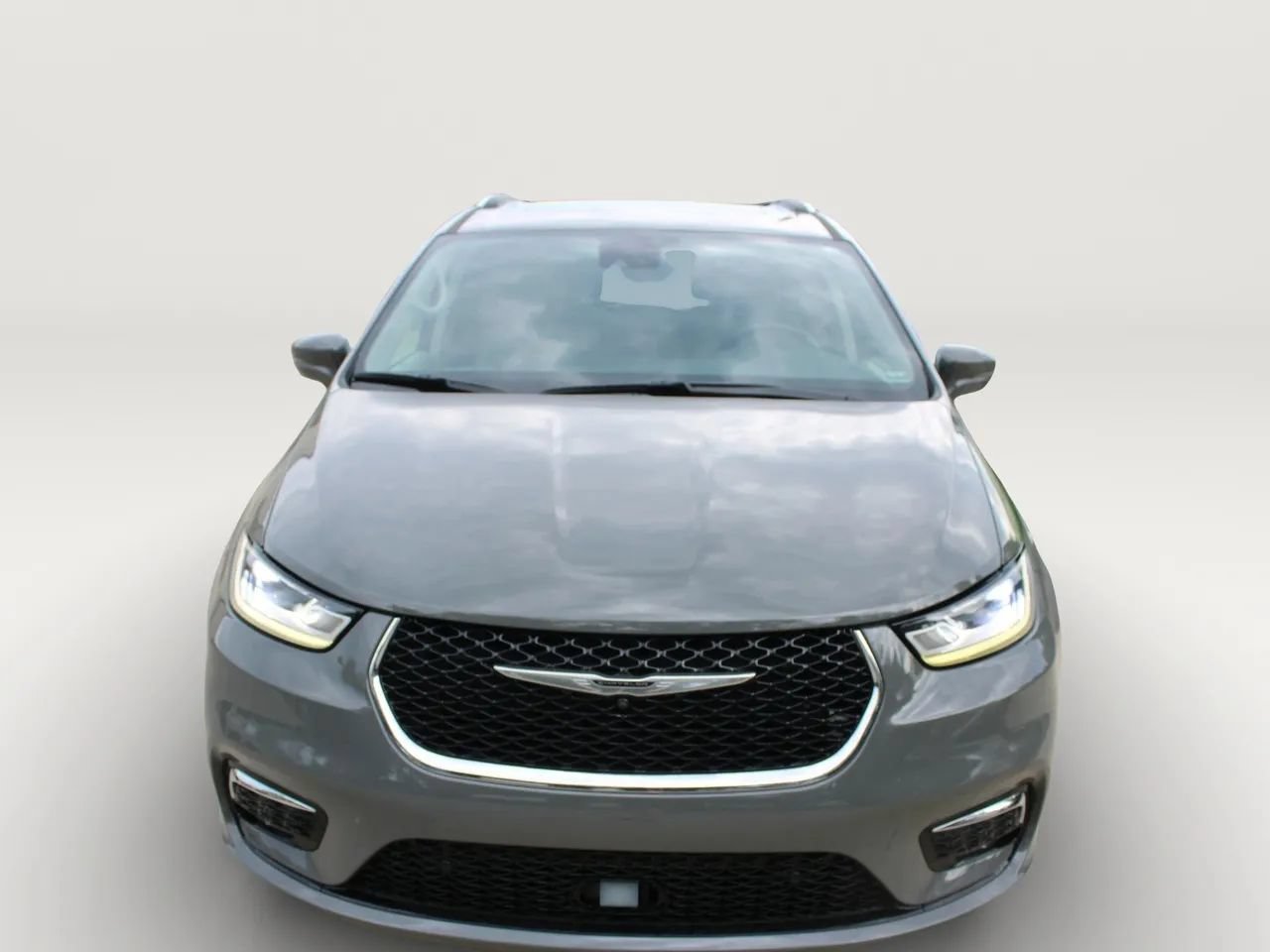 Used 2021 Chrysler Pacifica Touring-L w/ Premium & Safety Sphere Group FWD image 2