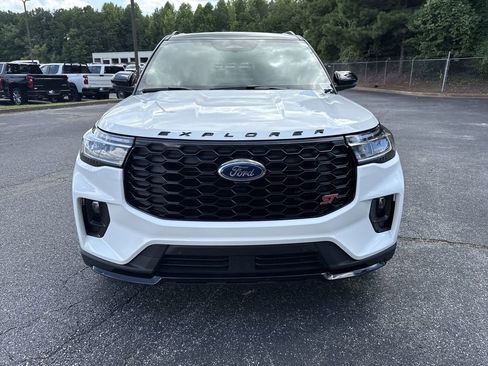 Used 2025 Ford Explorer ST image 2