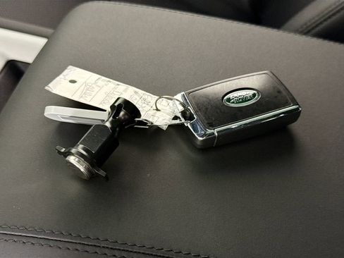 Used 2025 Land Rover Defender 130 S image 17