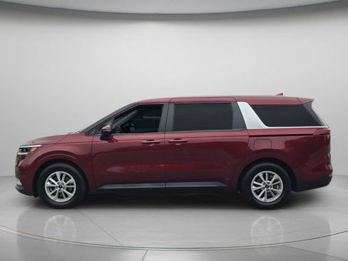Used 2024 Kia Carnival LX FWD image 3