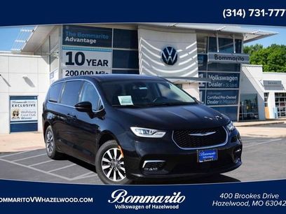 Used 2024 Chrysler Pacifica Select