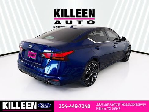 Used 2023 Nissan Altima 2.5 SR FWD image 9