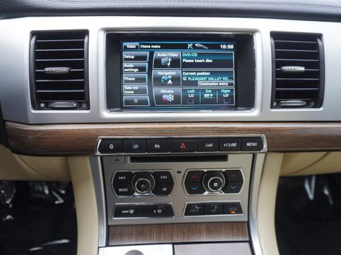 Used 2013 Jaguar XF 3.0 RWD image 19