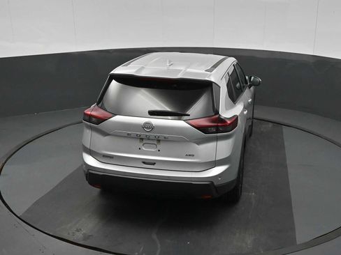 Used 2025 Nissan Rogue SV AWD/4WD image 16
